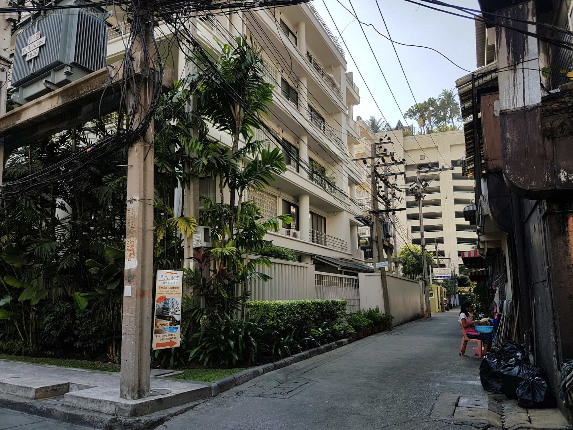 素坤逸广场14号公寓式酒店 曼谷 外观 照片